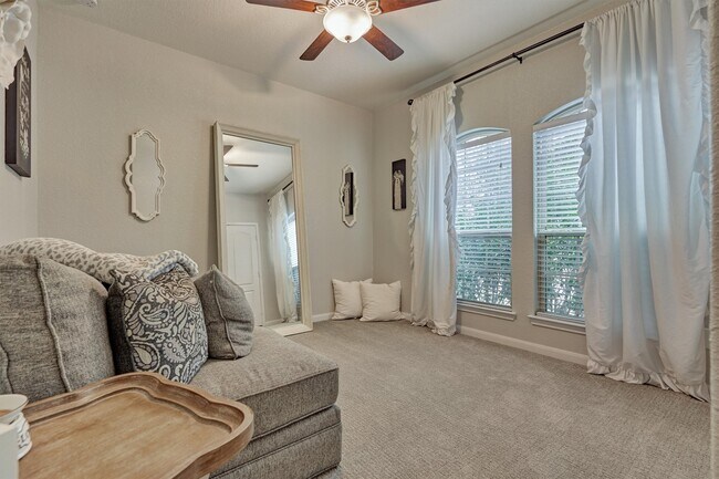 Building Photo - 204 Forest Peak Way