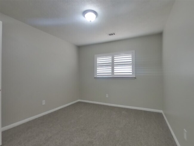 Building Photo - 5603 Rivertree Ln