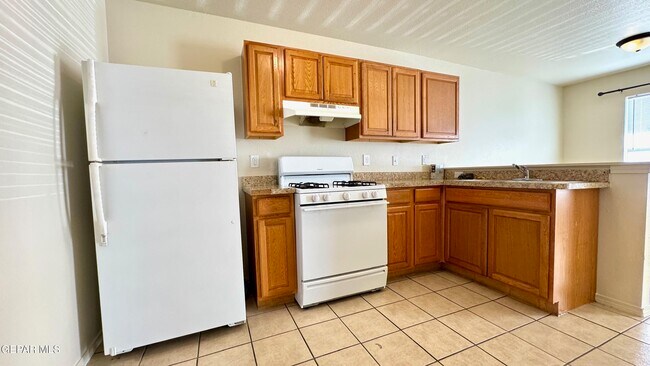 Building Photo - 8491 Roseway Dr