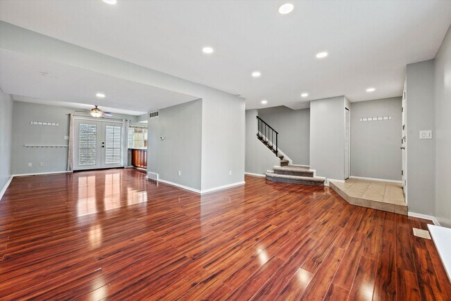 Building Photo - 651 S Xenon Ct
