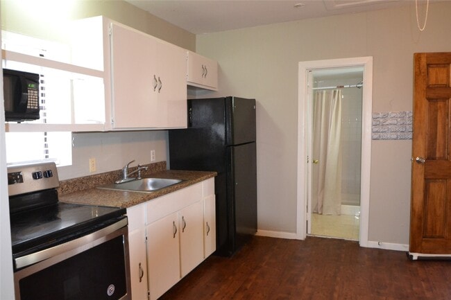 Building Photo - 211 Drew St