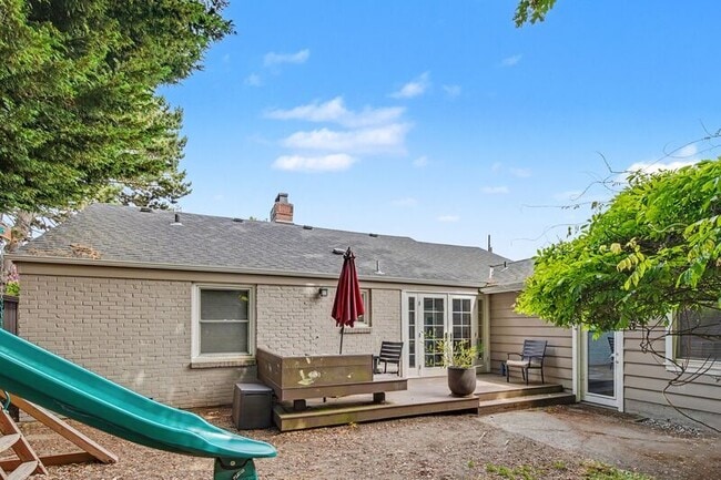Building Photo - 3633 41st Ave W