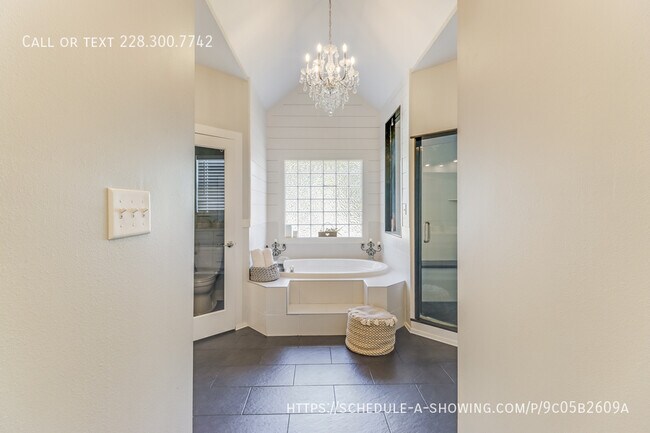 Building Photo - 1713 Shelby Ln