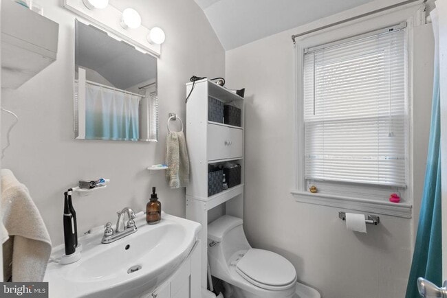 Building Photo - 5816 N Kings Hwy