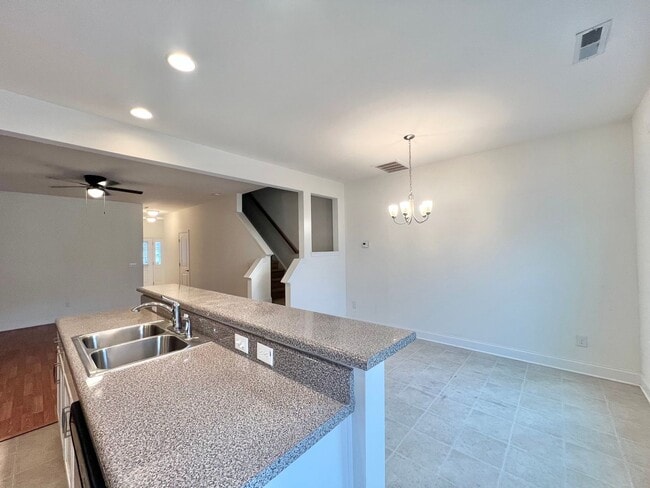 Building Photo - Stunning 3BD, 3BA Raleigh Townhome in an H...