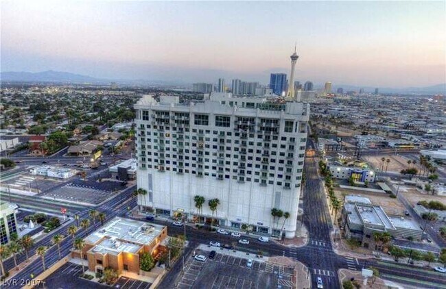 Building - 900 Las Vegas Blvd N