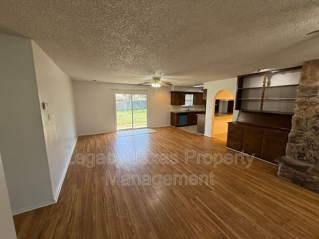 Building Photo - 1205 Tanglewood Dr