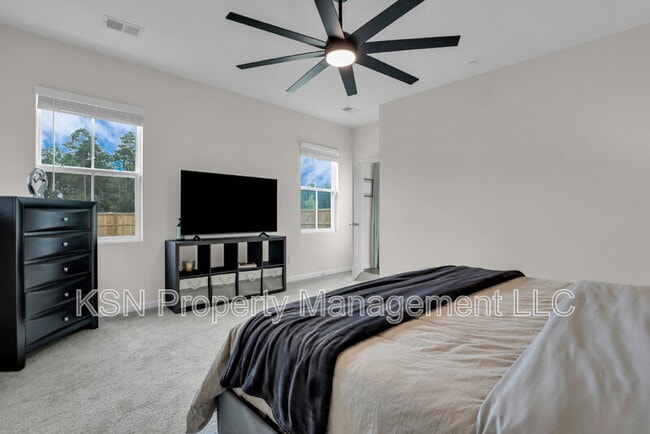 Building Photo - 107 Firefly Cir
