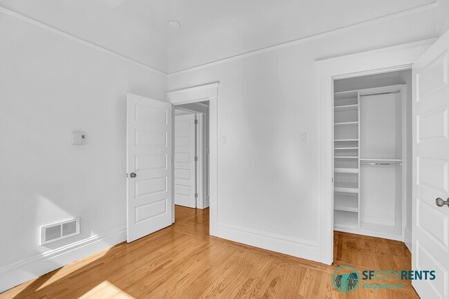 Building Photo - Presidio Heights: Remodeled Flat w/ Privat...
