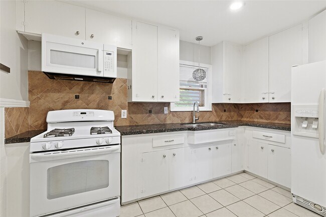 Building Photo - 106 Trout Ave