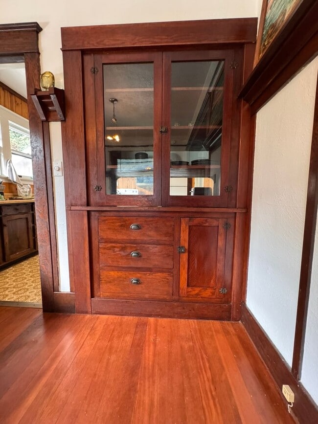 Building Photo - YOUR PACIFIC NORTHWEST RETREAT AWAITS! AV CHARGING STATION, GORGEOUS VIEWS, PRIVACY AND MORE!