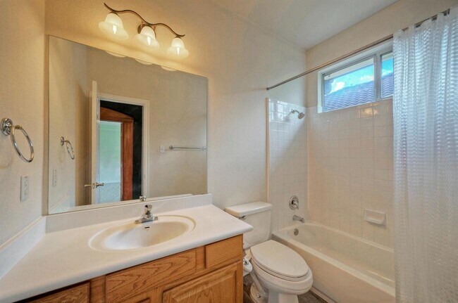Building Photo - 3912 Coopers Hawk Cove