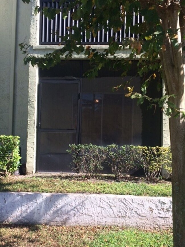 Building Photo - 952 N Lake Destiny Rd