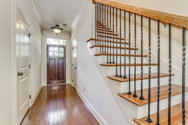 Building Photo - 2800 Belle Chase Ln