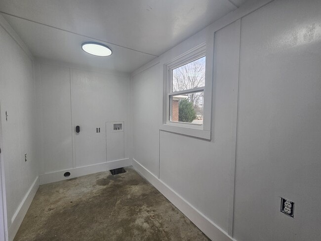 Building Photo - 500 S Mountain St