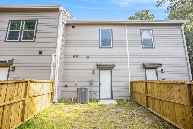Building Photo - 5262 Ella Blvd