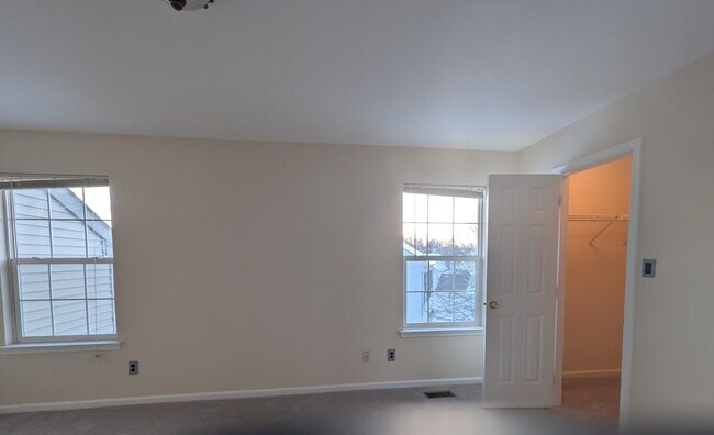 Building Photo - 906 Hamilton Rd