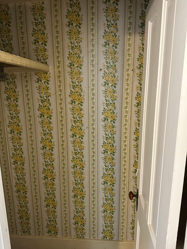 Building Photo - 1104 S Brady St