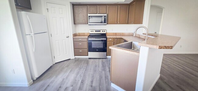 Building Photo - 5421 Hargrove Ave