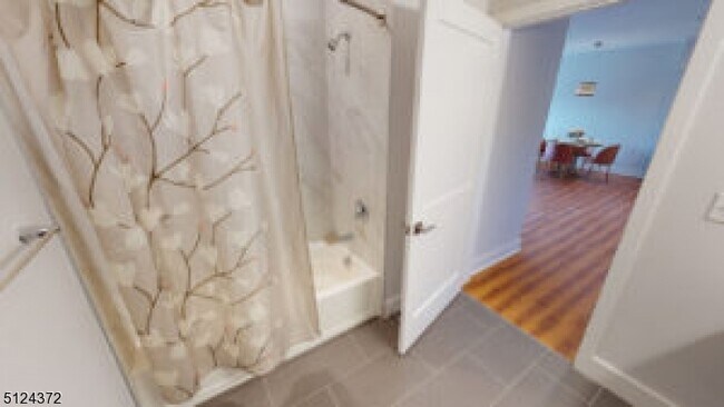 Building Photo - 1140 E St Georges Ave