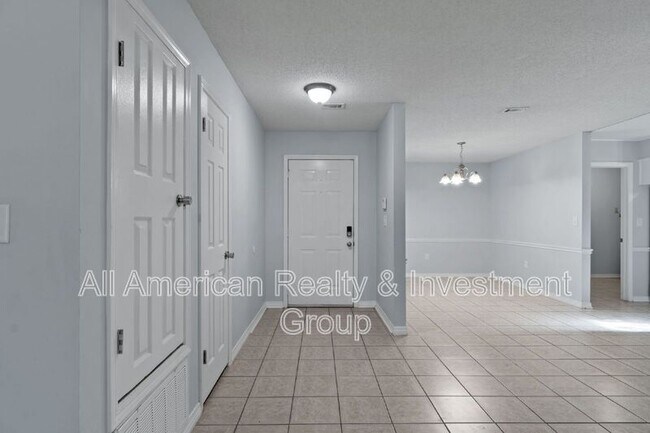 Building Photo - 502 Krest Dr