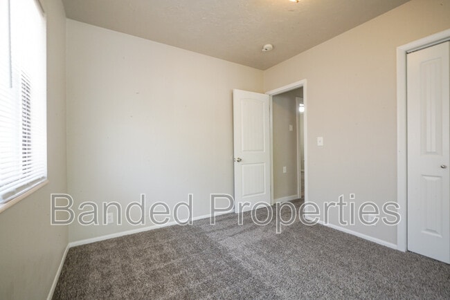 Building Photo - 276 W 700 N