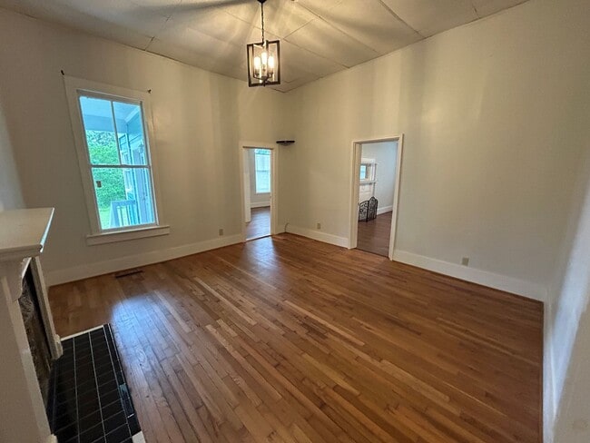 Building Photo - 4/3 House in North Rome- $1,550