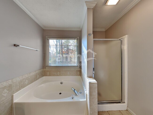 Building Photo - 420 Etowah Valley Way