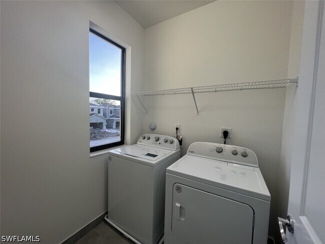 Building Photo - 5657 Agostino Way