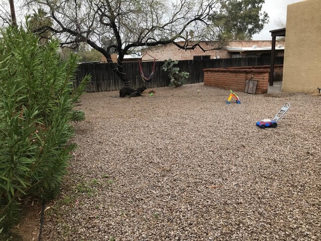 Building Photo - 1667 E Prince Rd