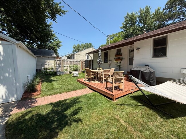 Building Photo - 3310 Zinran Ave S