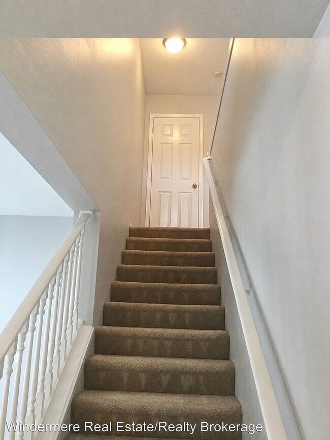 Building Photo - Mukilteo - 3 bdrm, 2 bath Townhome