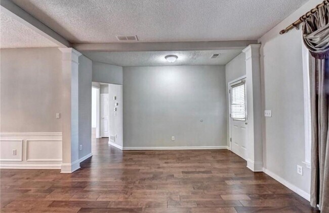 Building Photo - 300 Treyford Ct