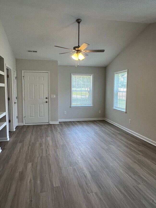 Building Photo - 122 Springwood Ln