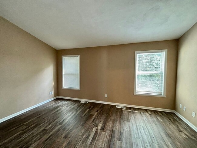 Building Photo - 372 Amphitheater Dr