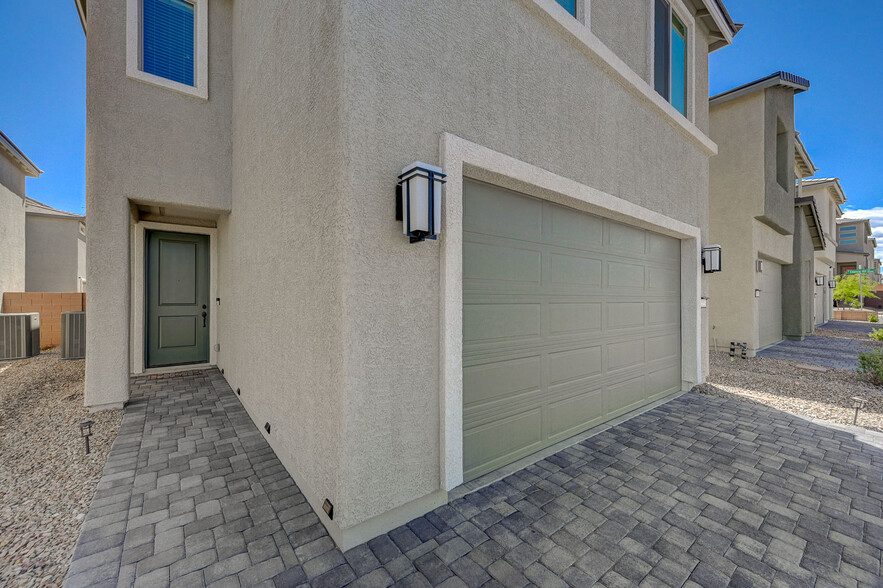 Building Photo - 5927 W Frias Ave