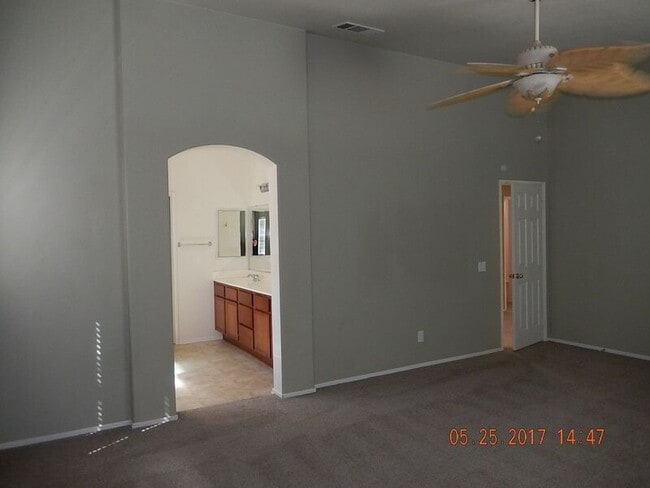 Building Photo - 37965 Encanto Rd