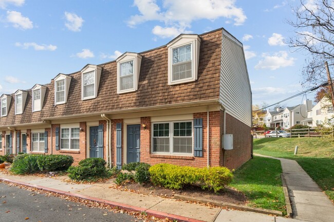 Building Photo - Coming Soon! End unit townhouse in Annapolis!