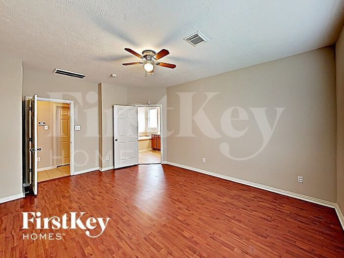 Building Photo - 31219 Fountainbrook Park Ln