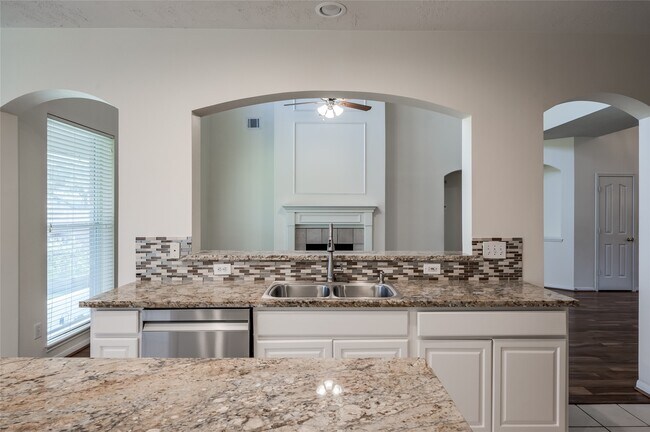 Building Photo - 3402 Caloway Ct