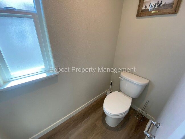 Building Photo - Nicely Furnished Townhome in Indian Hills
