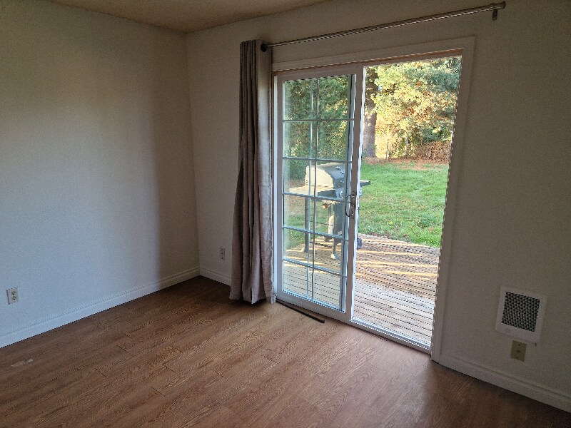 Building Photo - 17917 Bennett Rd