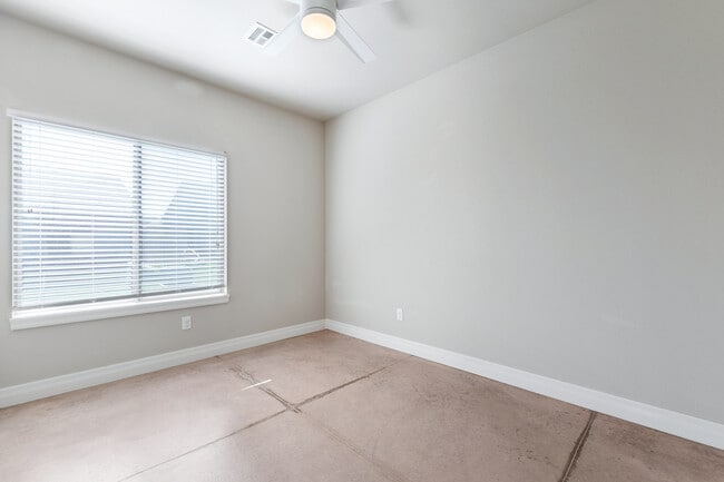 Building Photo - 13607 Hunters View St