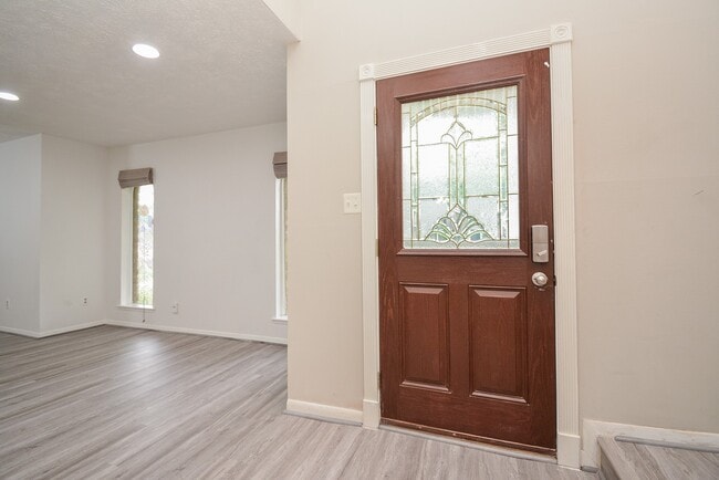 Building Photo - 21318 Park Valley Dr