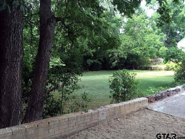 Building Photo - 611 W Bryan St