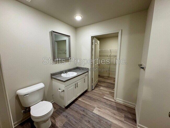 Building Photo - 201 Spindle Ct