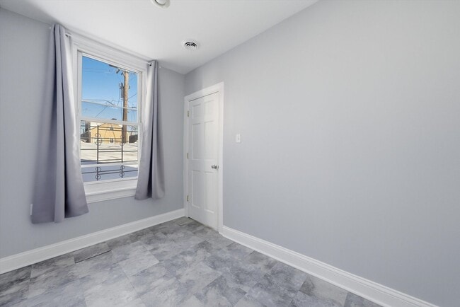 Building Photo - 2712 W 25th St