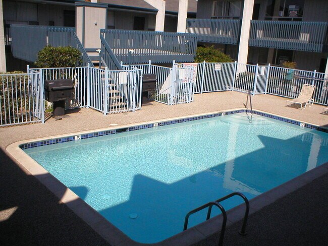 Building Photo - 1122 Eureka-14