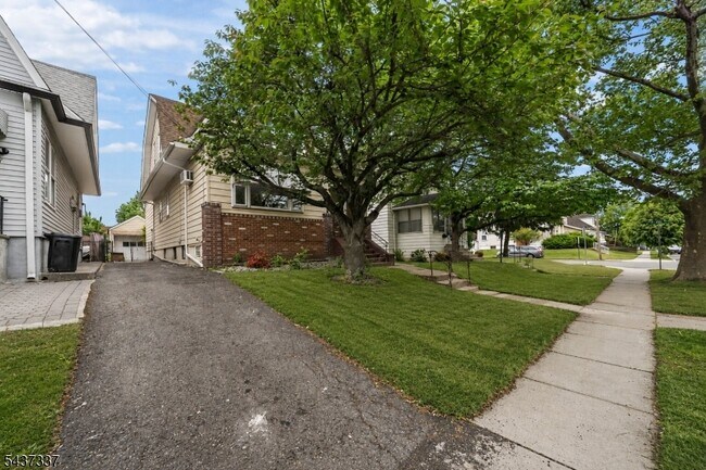 Building Photo - 86 Curie Ave