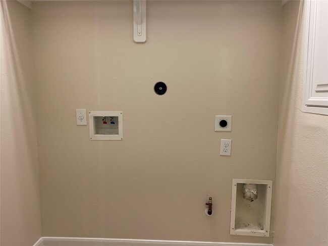 Building Photo - 2313 Cantabria Ln